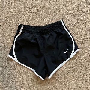 COPY - Girls Nike DriFit running short with liner